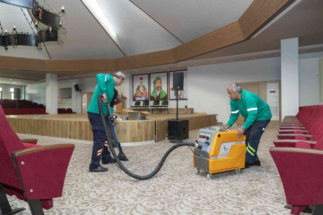 Mersin’de ibadethaneler temizleniyor