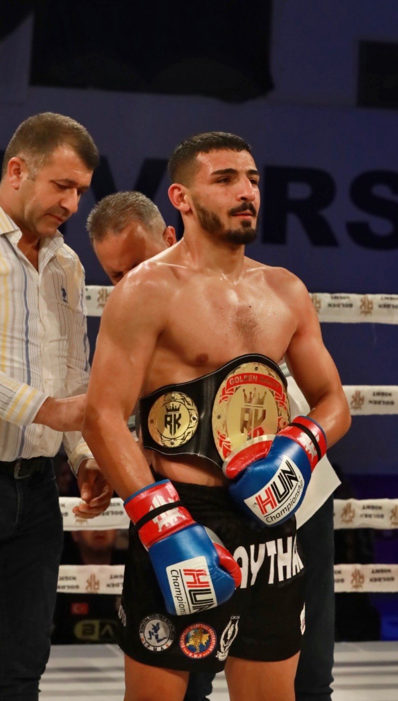 ’Demir Yumruk’ İzzettin Altunsöz, rakibini bayılttı