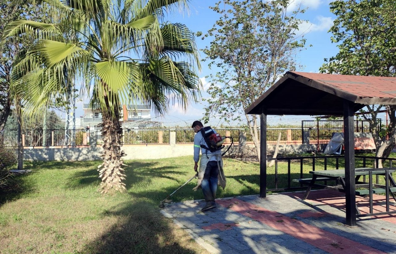 Akdeniz’de yeşil alan ve spor tesisleri bakımdan geçiyor