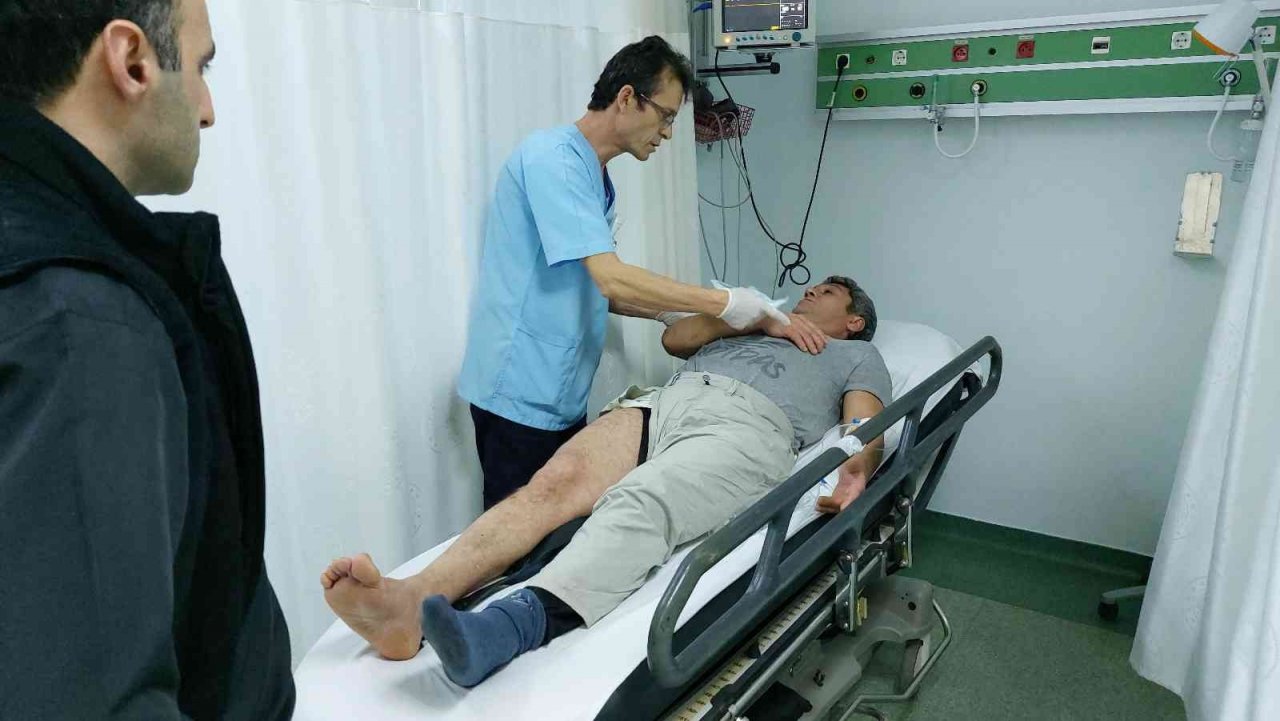 Evinden çıkarken silahlı saldırıda yaralandı