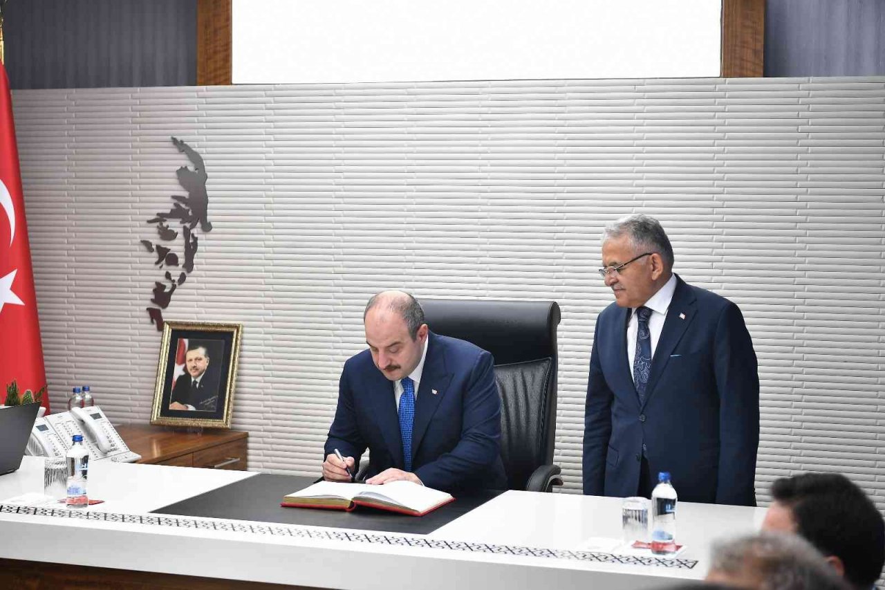 Bakan Varank, Başkan Büyükkılıç’ı ziyaret etti