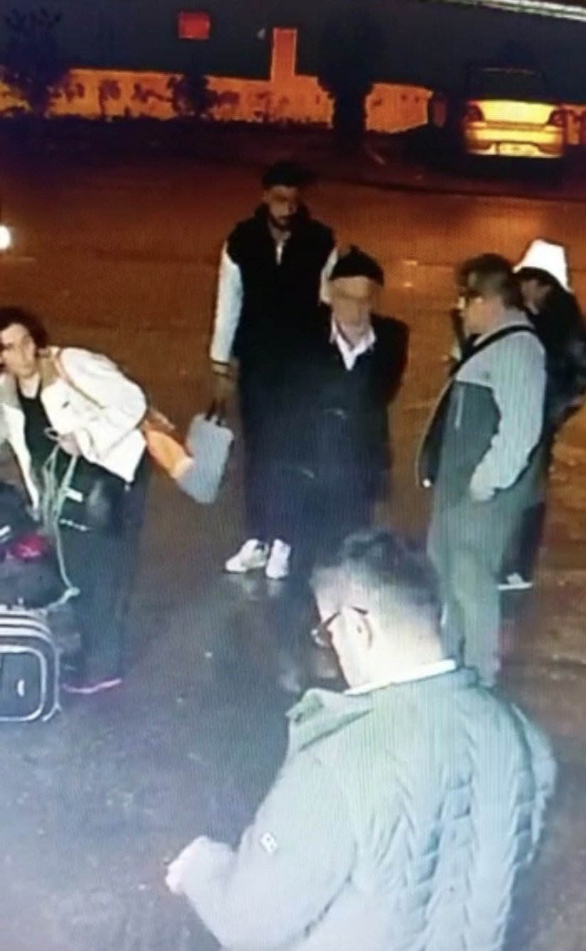 Ümraniye’de terminal hırsızları iş başında: Yaşlı yolcunun cüzdanını çaldılar