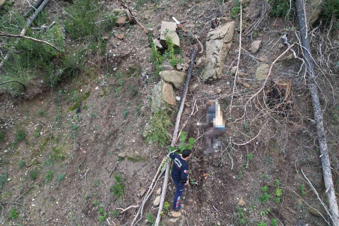 70 metrelik kayalıklardan düşen adamı jandarma dron ile buldu