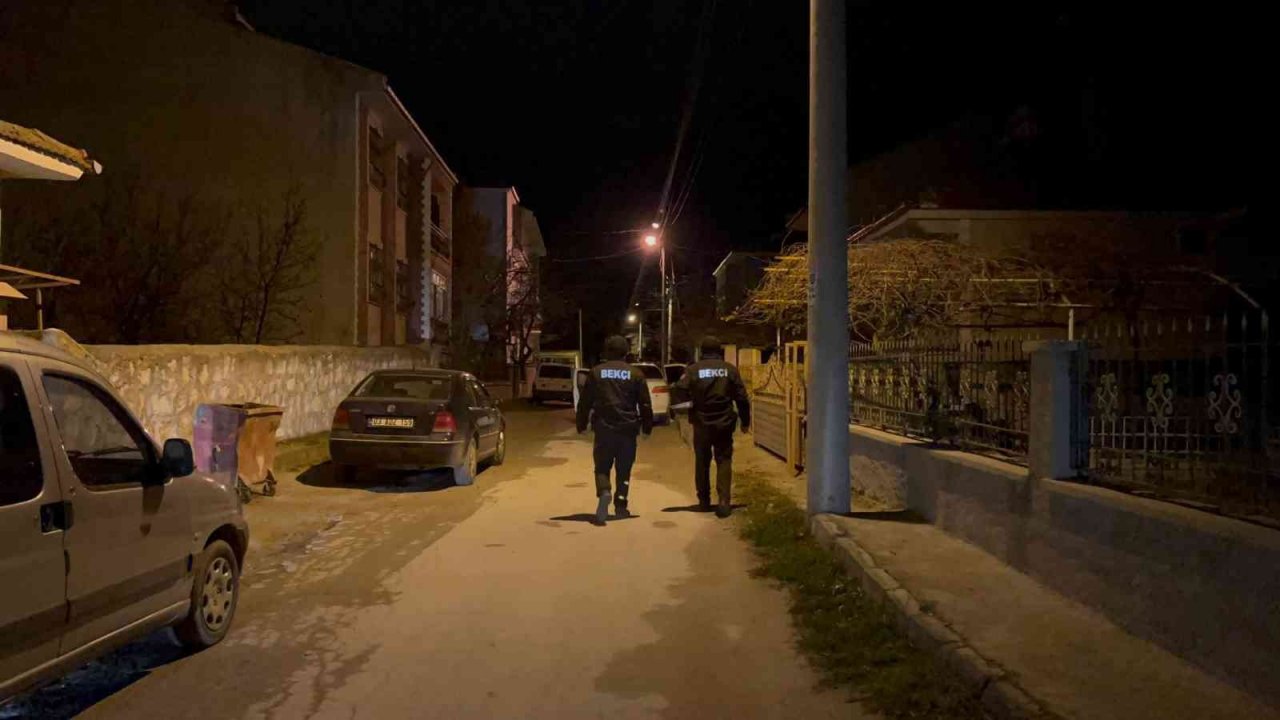 Emirdağ’da mahalle ve çarşı bekçileri gece denetimlerini arttırdı