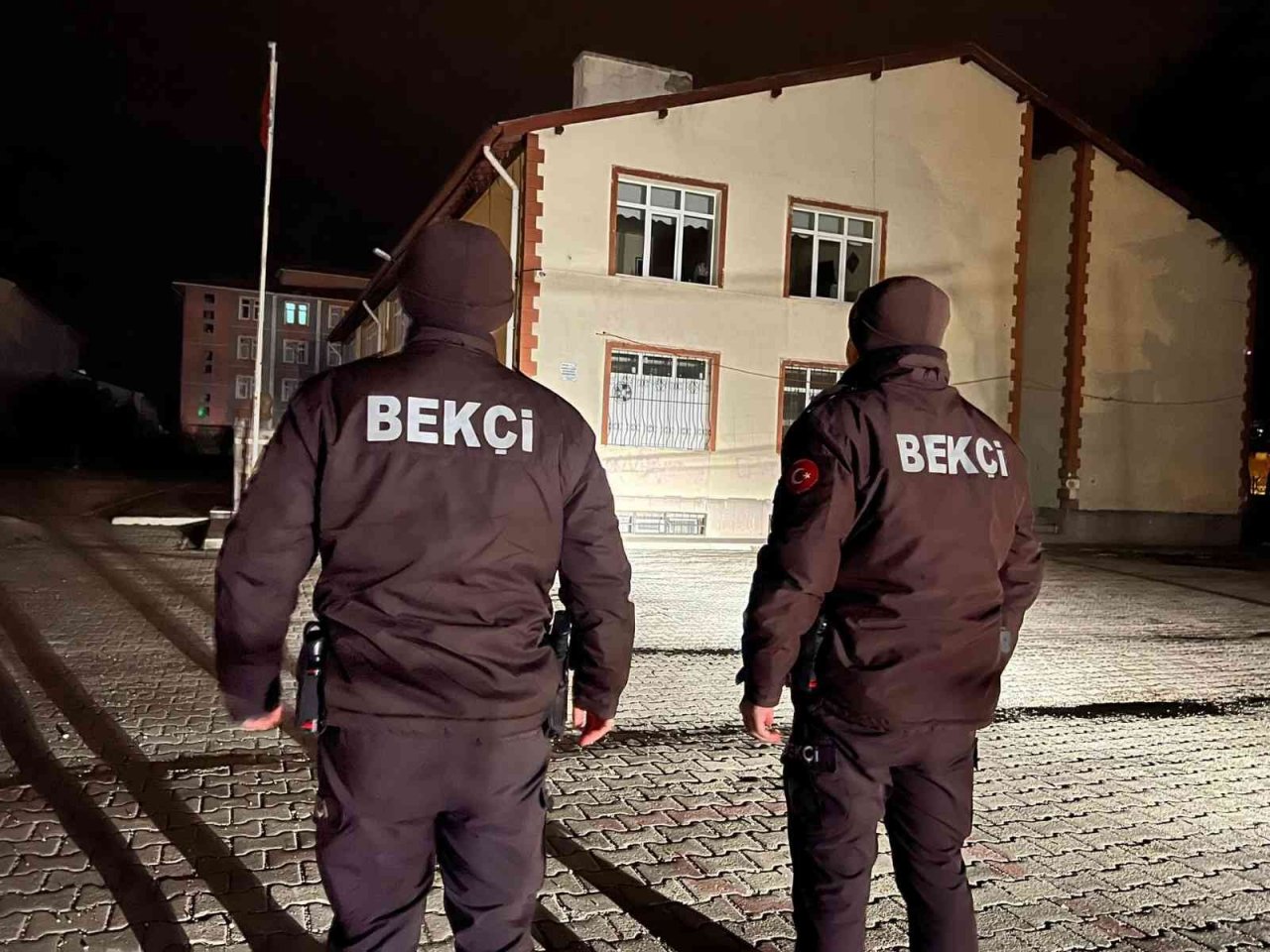 Emirdağ’da mahalle ve çarşı bekçileri gece denetimlerini arttırdı