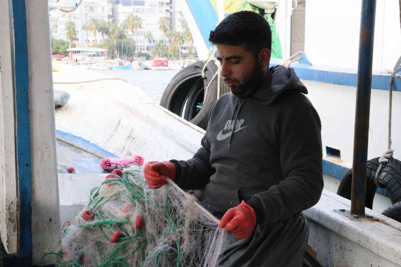 Balıkçıların zorlu ağ mücadelesi