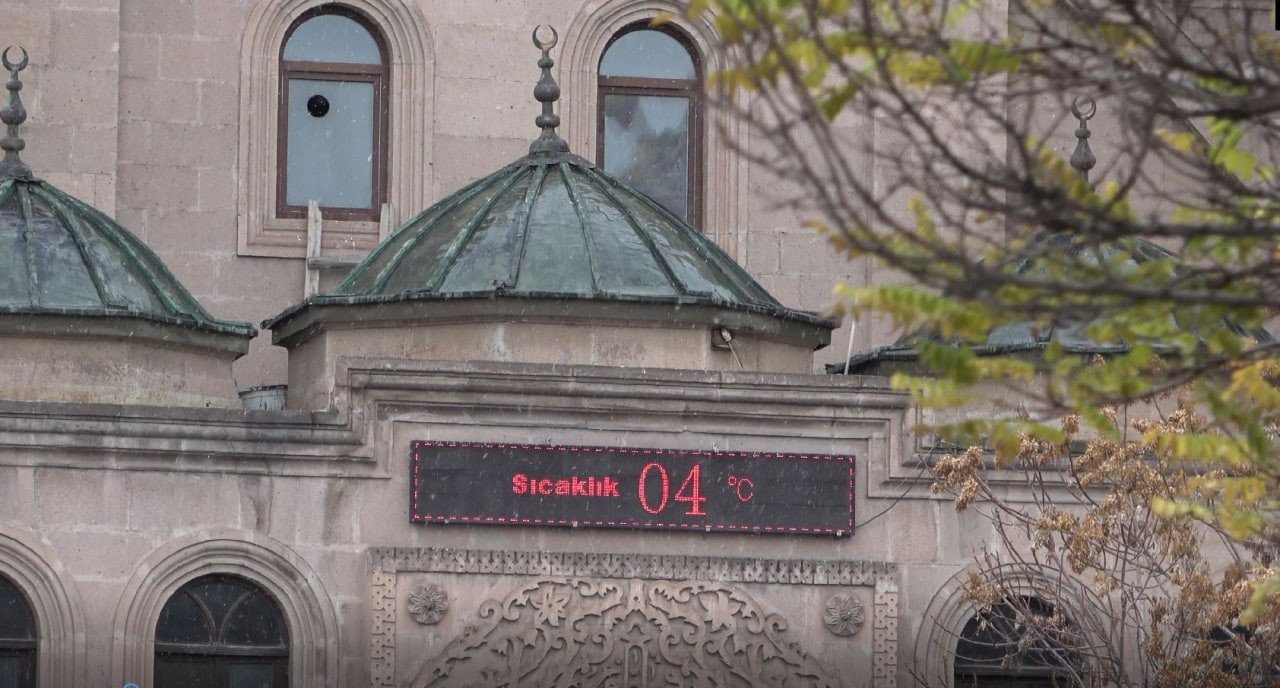 Aksaray’a mevsimin ilk karı yağdı