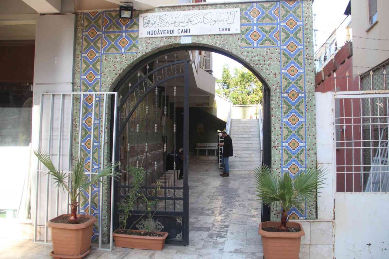 30 yaşındaki genç, cami tuvaletinde ölü bulundu