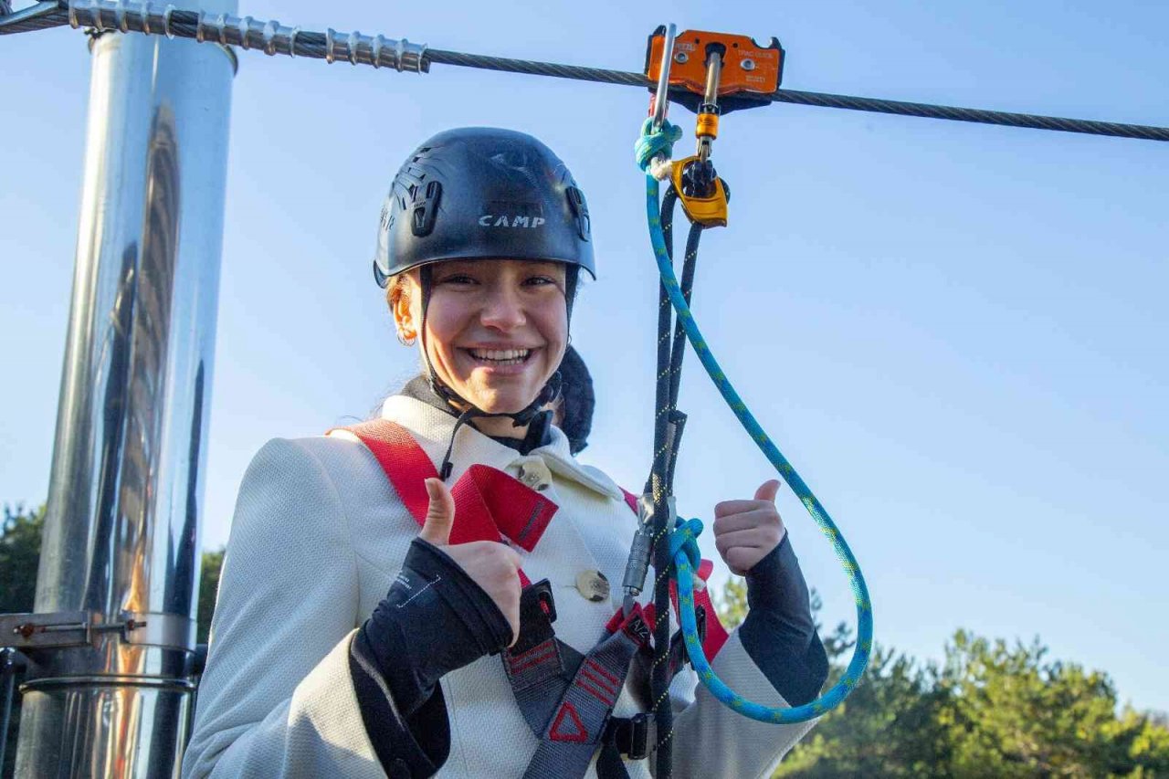 Dünya Şampiyonları termal kasabayı gezdi, zipline yaptı
