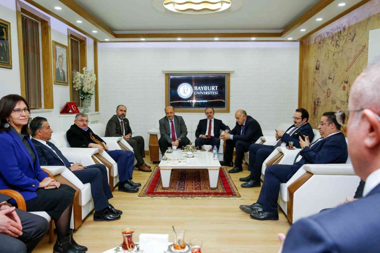 Bakan Bilgin Bayburt’ta üniversiteyi ziyaret etti