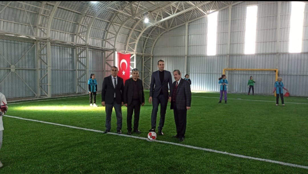 Aydınlar beldesi öğrencileri spor sahasına kavuştu