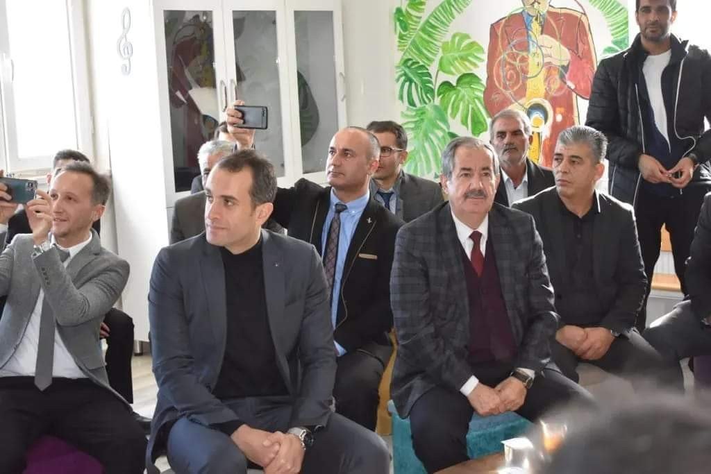 Aydınlar beldesi öğrencileri spor sahasına kavuştu