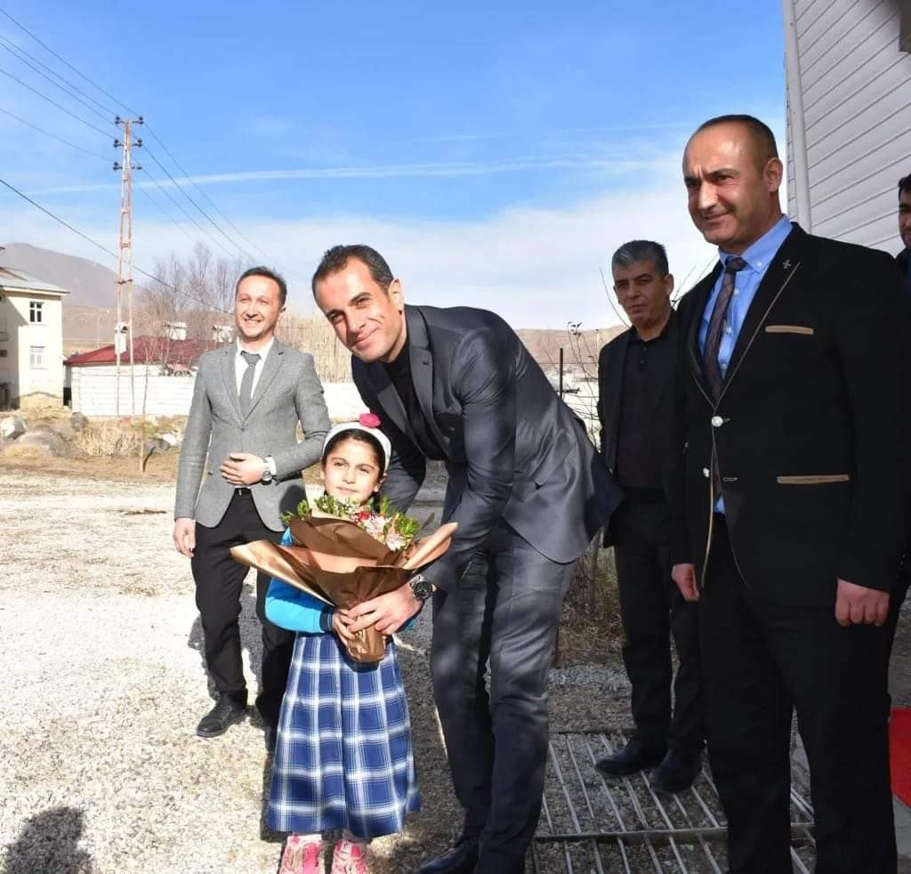 Aydınlar beldesi öğrencileri spor sahasına kavuştu