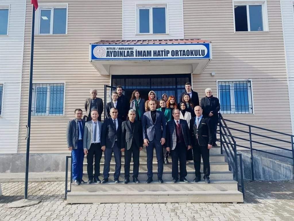 Aydınlar beldesi öğrencileri spor sahasına kavuştu