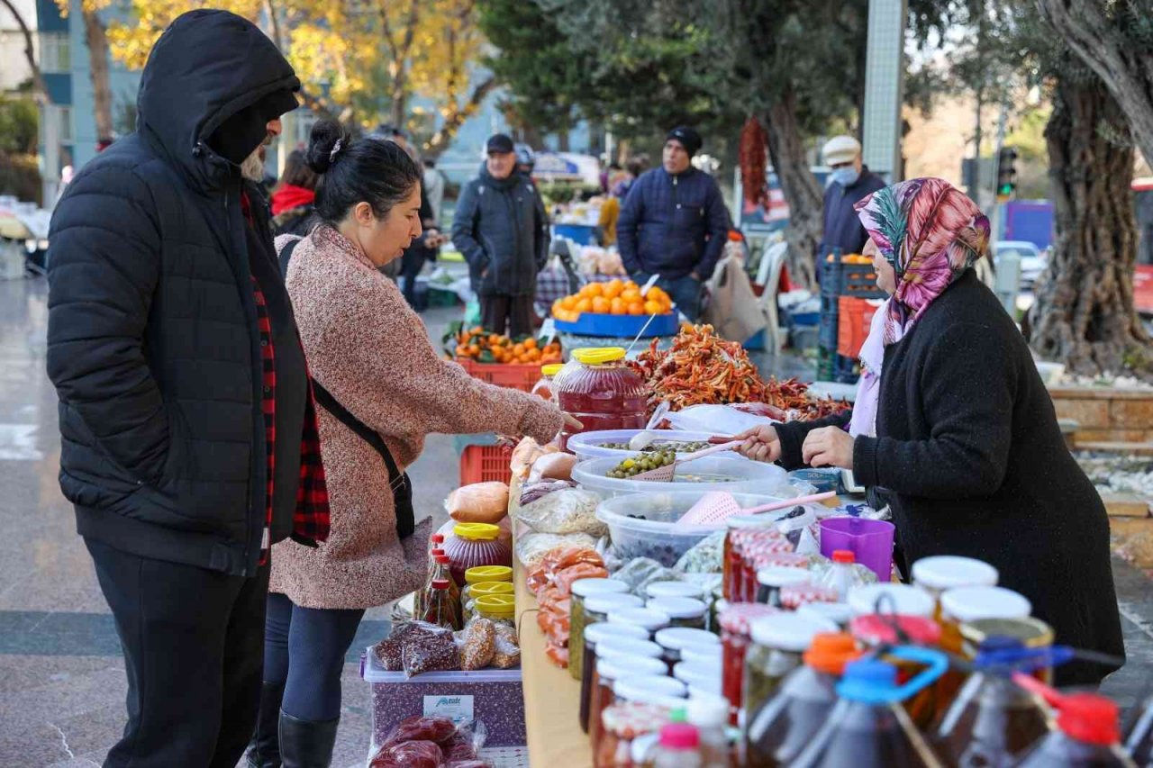 Kadınların emekleri rengarenk tezgahlarda