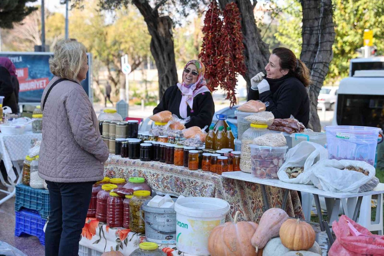 Kadınların emekleri rengarenk tezgahlarda