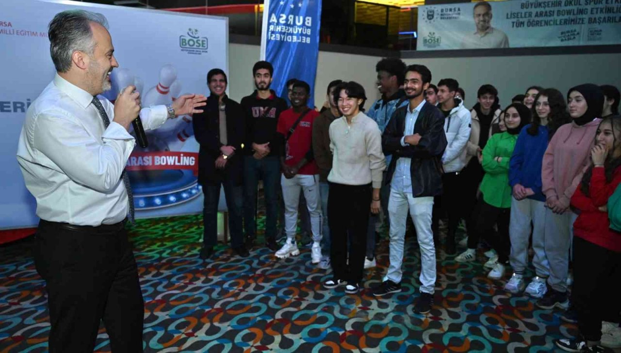 Liseliler bowlingle stres atıyor