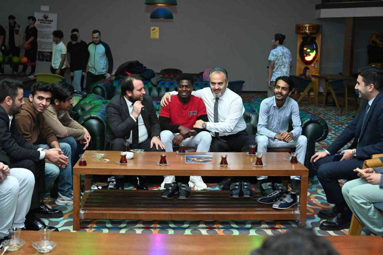 Liseliler bowlingle stres atıyor