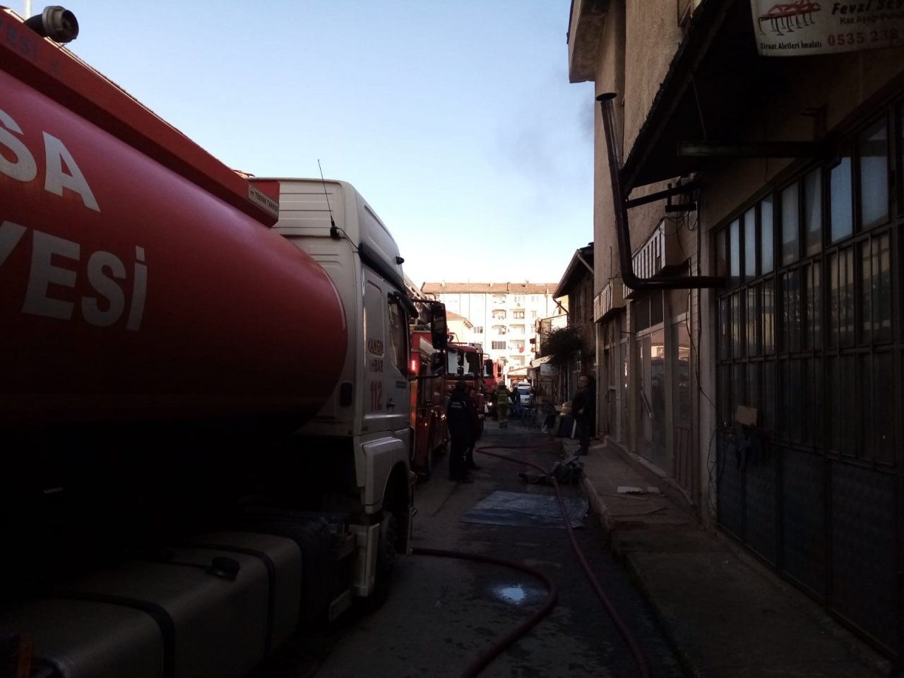 Mobilya imalathanesinde korkutan yangın