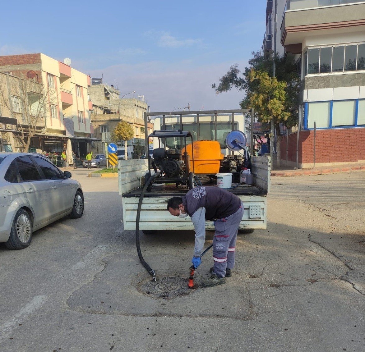 Büyükşehir, haşerelere karşı ilaçlama çalışmalarını sürdürüyor