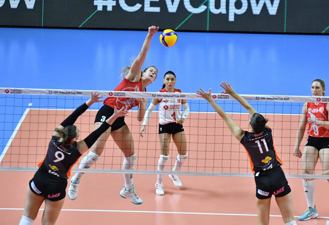 CEV Kupası: THY: 3 - Viteos Neuchatel: 0
