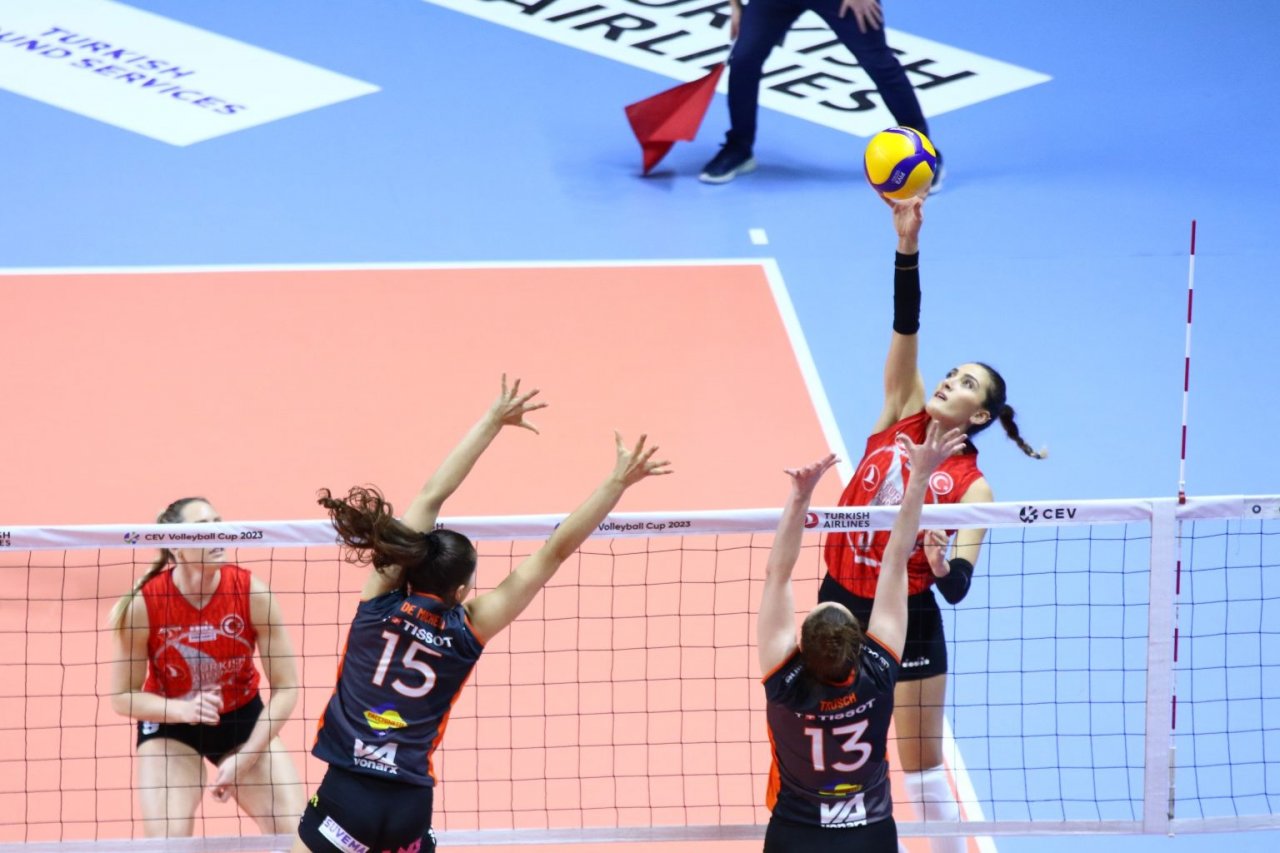 CEV Kupası: THY: 3 - Viteos Neuchatel: 0