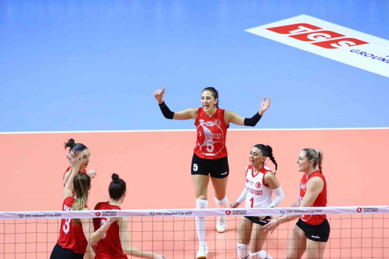 CEV Kupası: THY: 3 - Viteos Neuchatel: 0