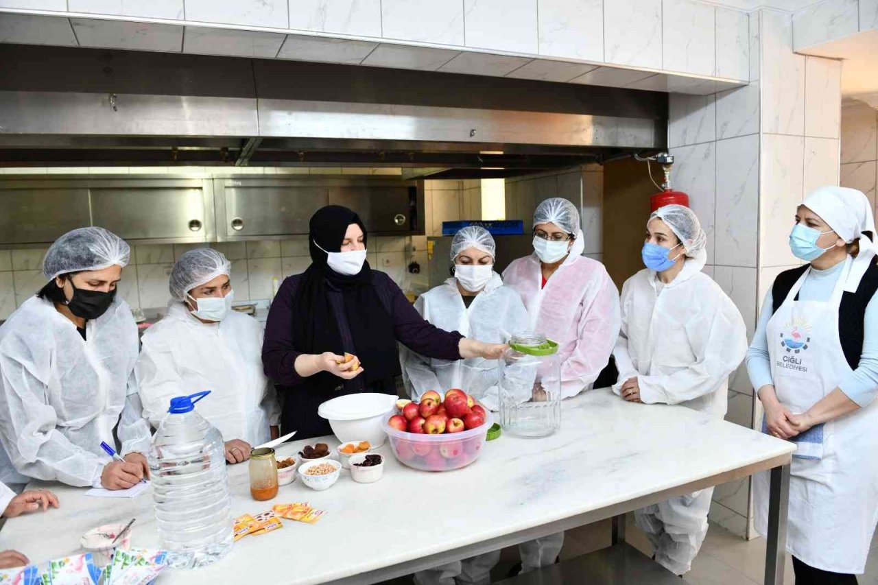 Çiğlili kadınların buluşma adresi: Mor Akademi