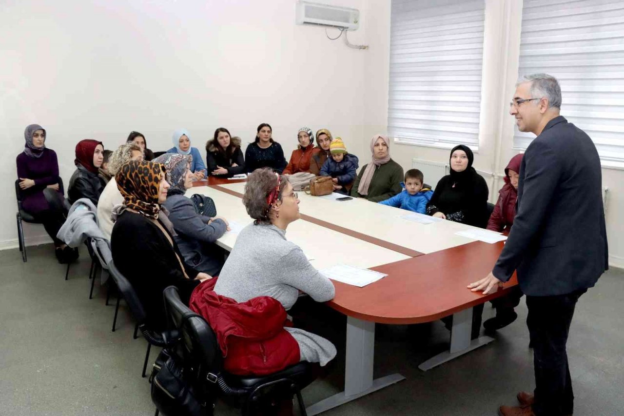 Aile Okulu Projesi’ Sivas’ta da velilerin büyük ilgisini gördü