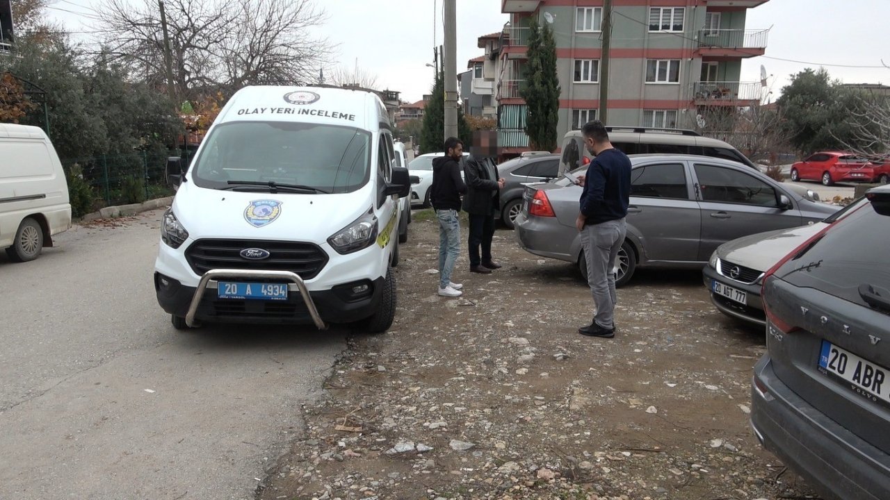 Park halindeki araçlar güpegündüz kurşunladı