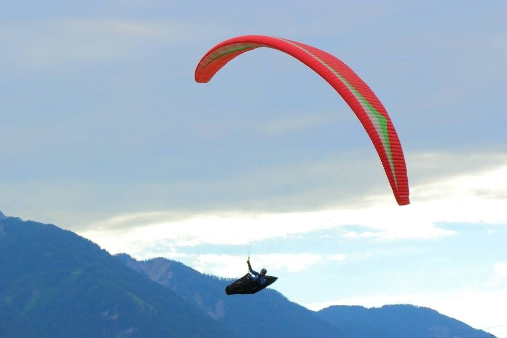 Paraşüt tutkunları Çameli semalarını renklendirdi