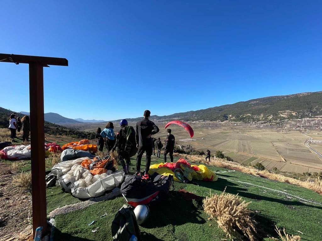 Paraşüt tutkunları Çameli semalarını renklendirdi