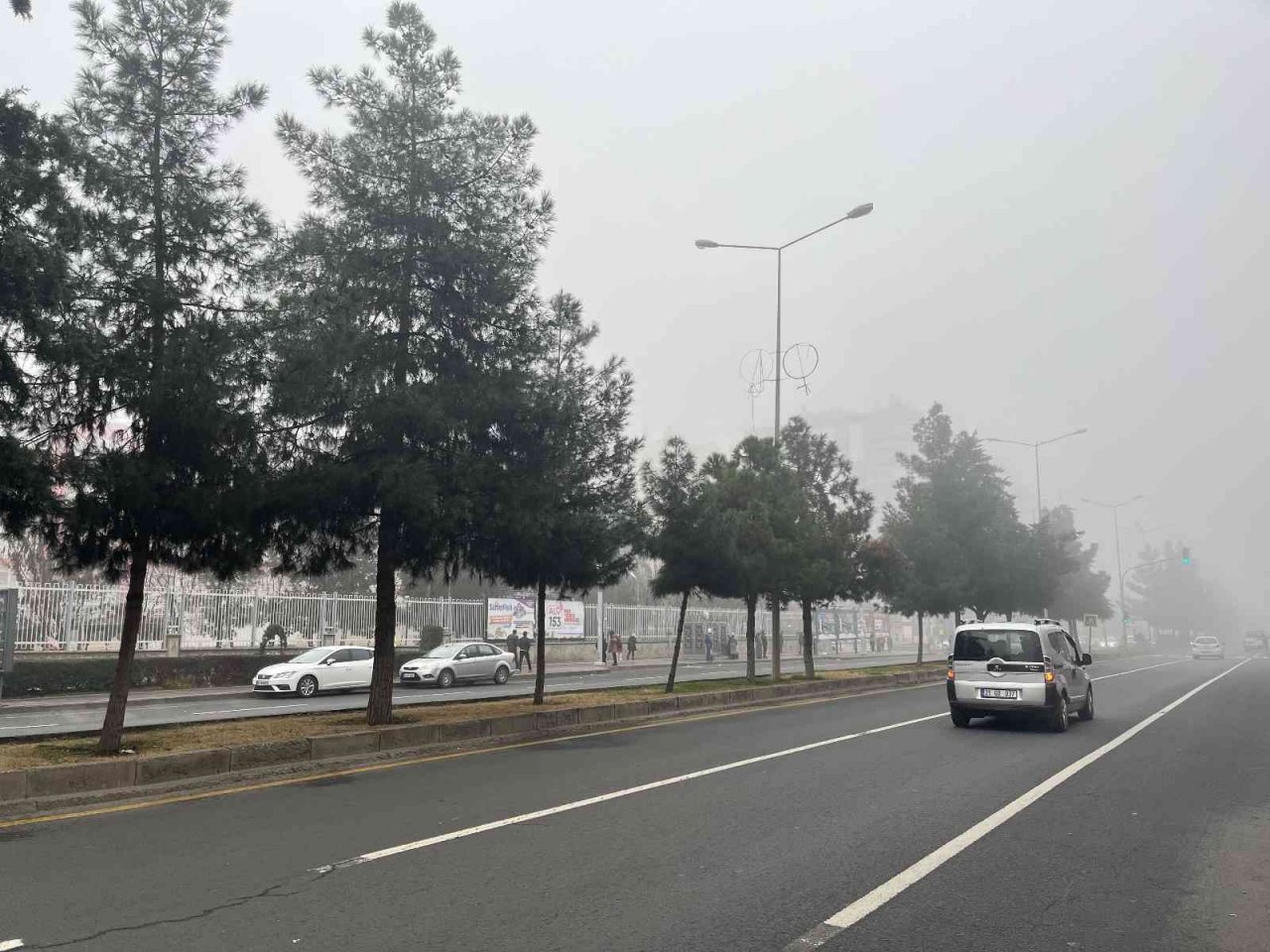 Diyarbakır’da 4 gündür etkili olan sis nedeniyle uçak seferleri iptal edildi