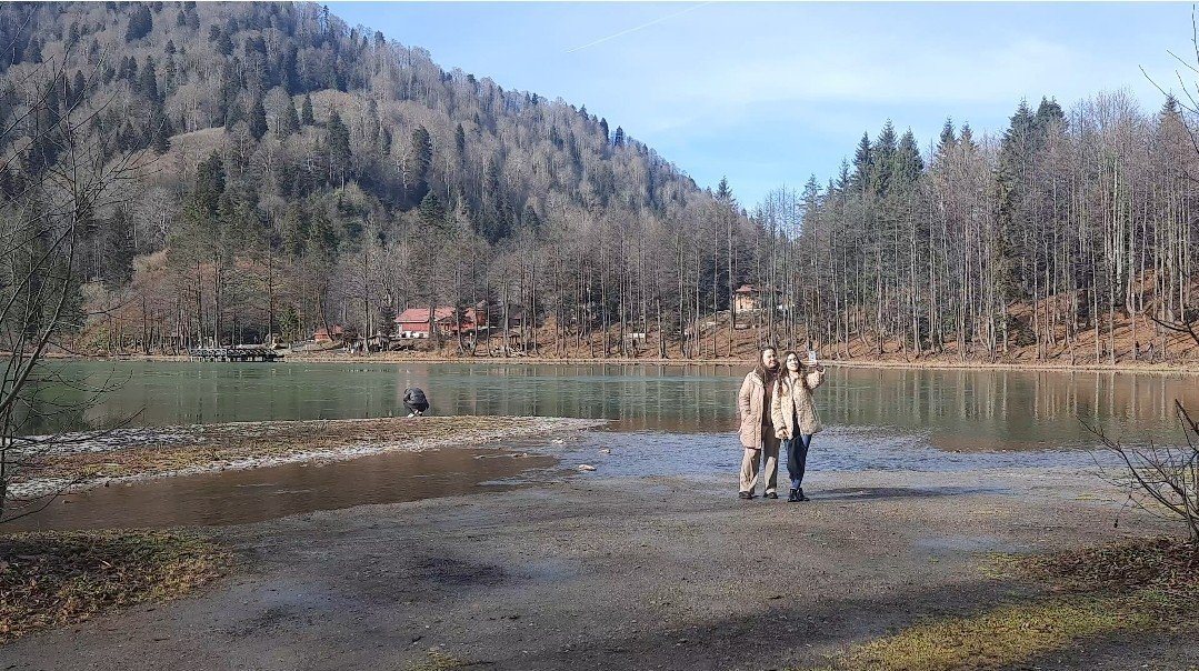 Borçka-Karagöl buz tuttu