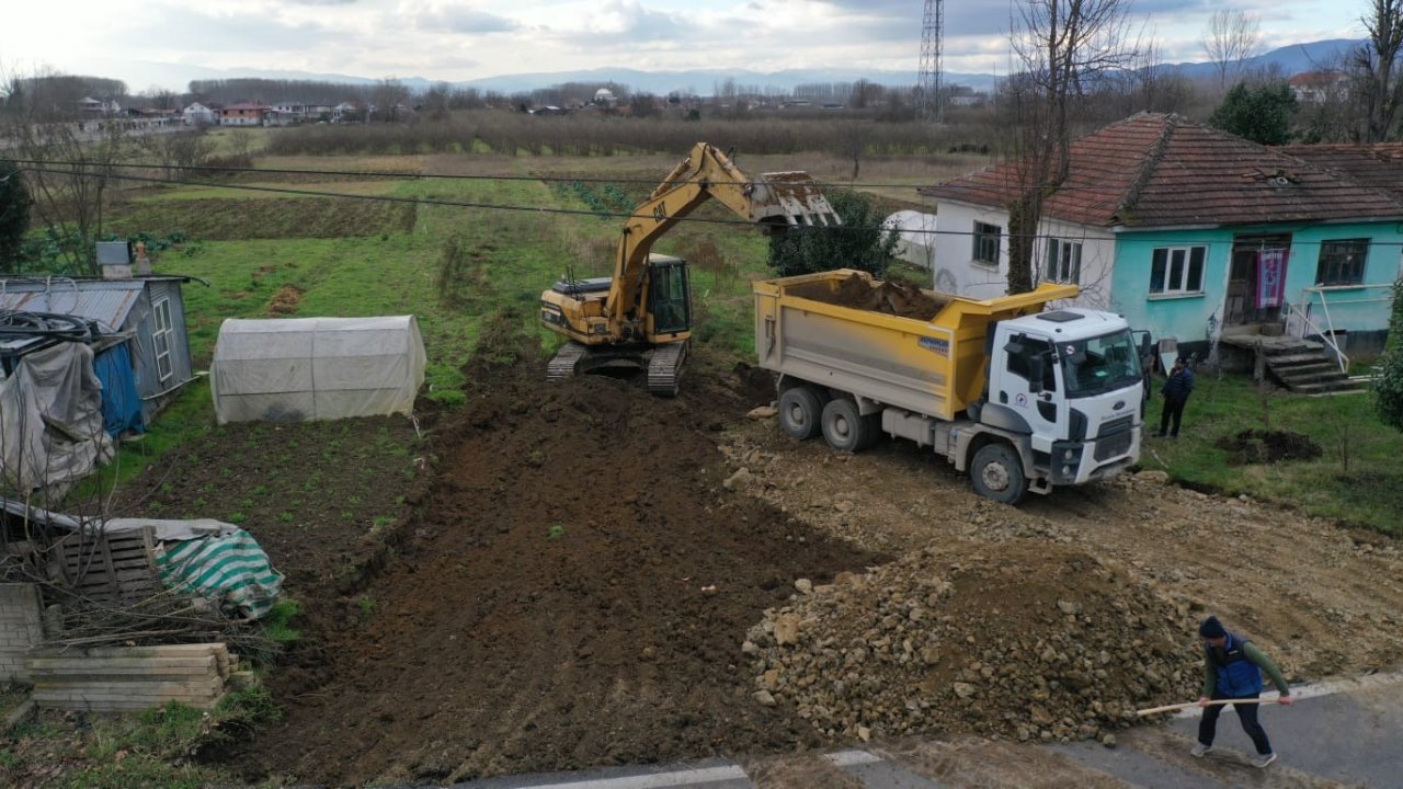 Yeni yol açma çalışmaları sürüyor