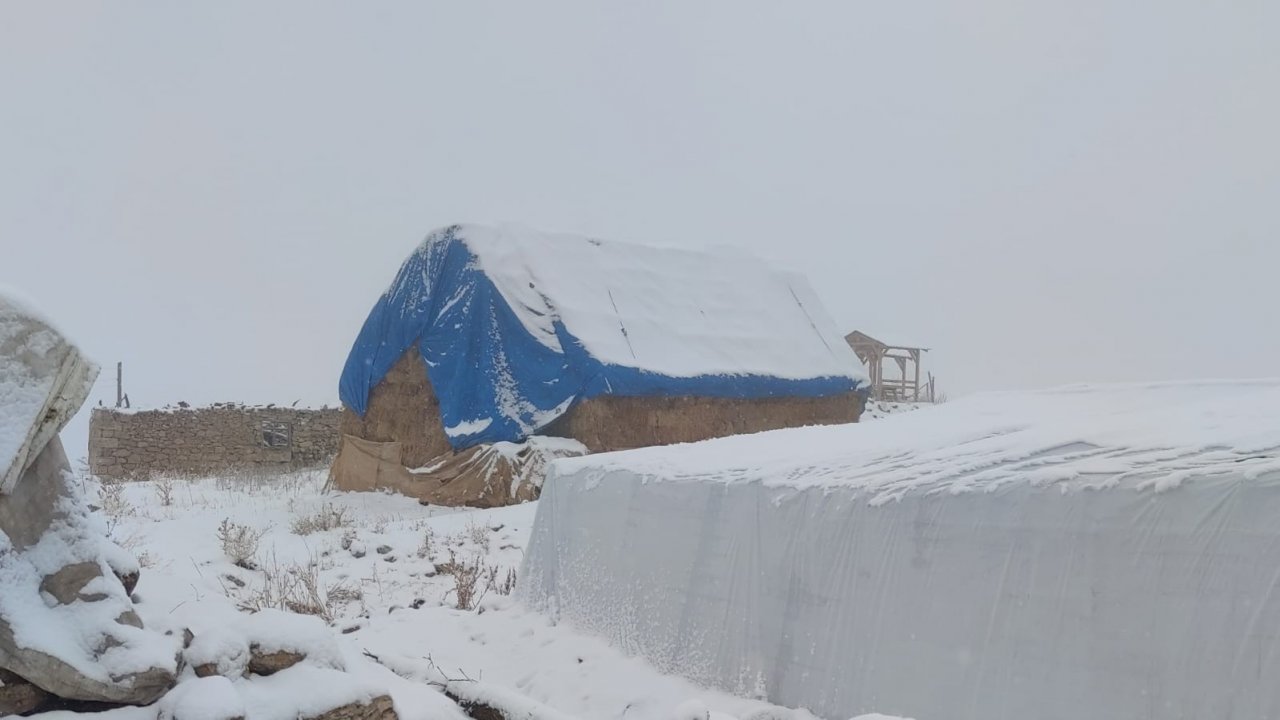 Erzurum’da kar yüzünü gösterdi