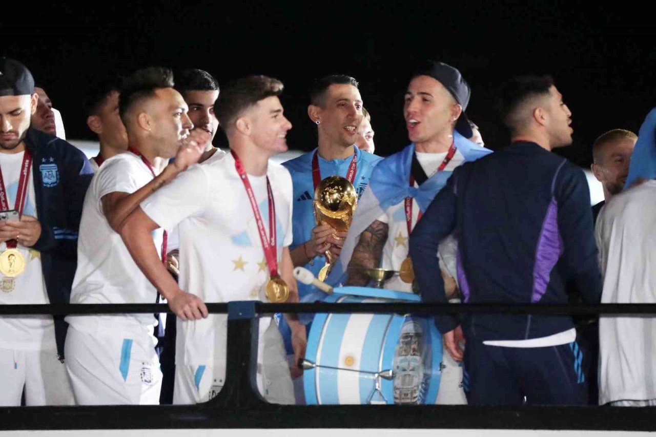 Şampiyon Arjantin evine döndü