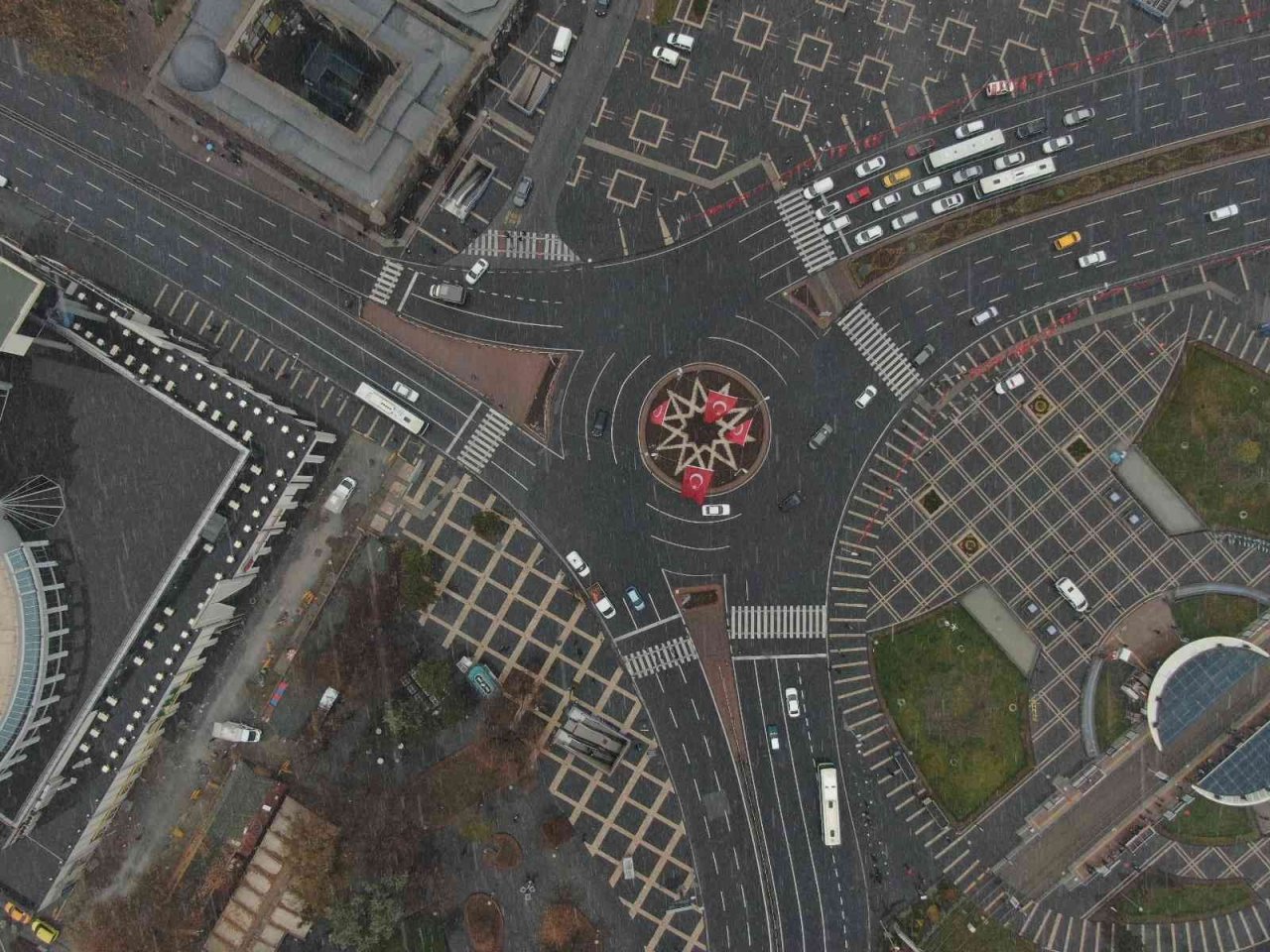 Kayseri’ye mevsimin ilk karı yağdı