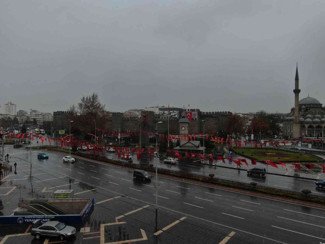 Kayseri’ye mevsimin ilk karı yağdı