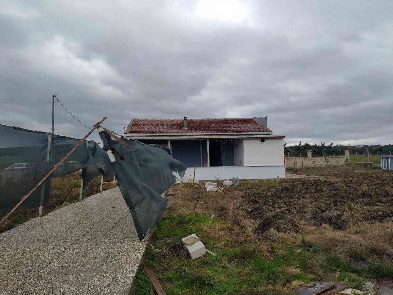 Jandarma yılbaşı öncesi ele geçirdiği sahte içkileri sergiledi