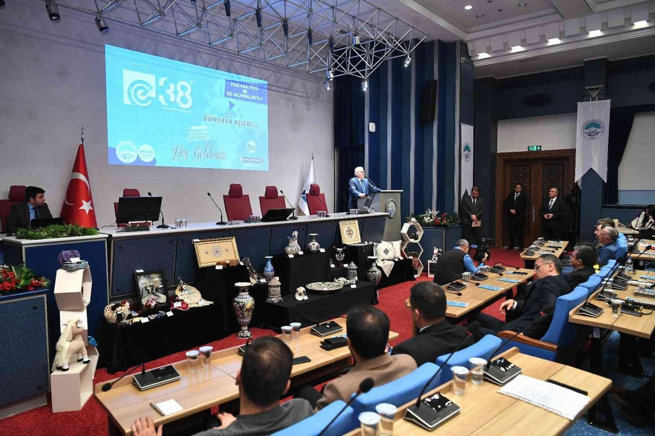 Başkan Büyükkılıç, e-38’in dünyaya açılan yeni ara yüzünü tanıttı