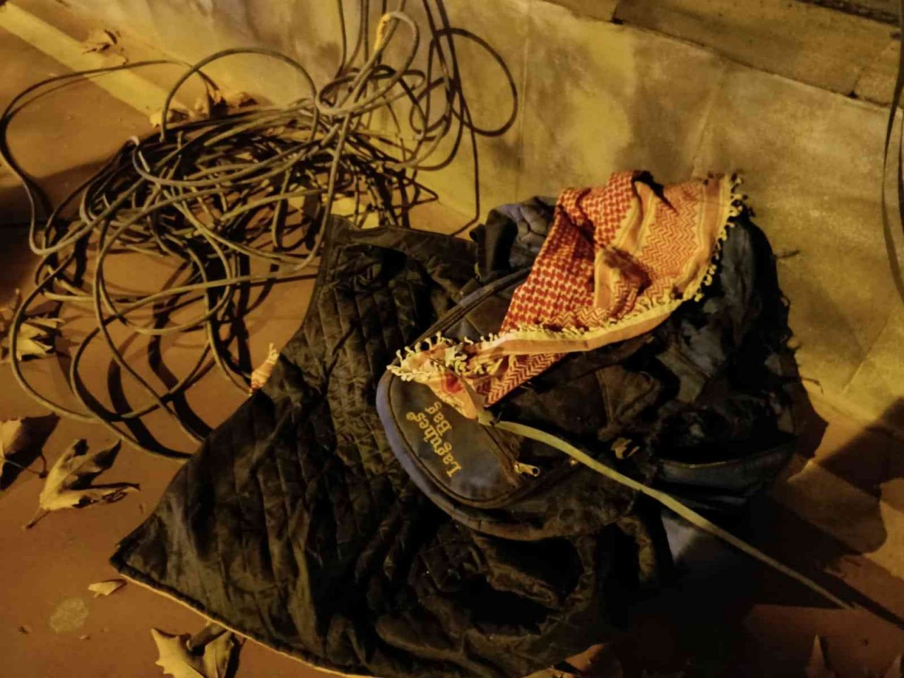 Hırsızlık şüphelisi kaçarken askeri alana girdi, çantası fünye ile patlatıldı