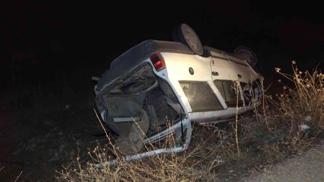 Takla atan otomobil şarampole devrildi