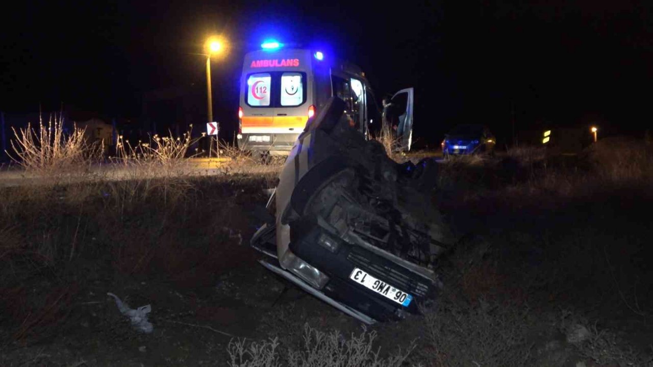 Takla atan otomobil şarampole devrildi