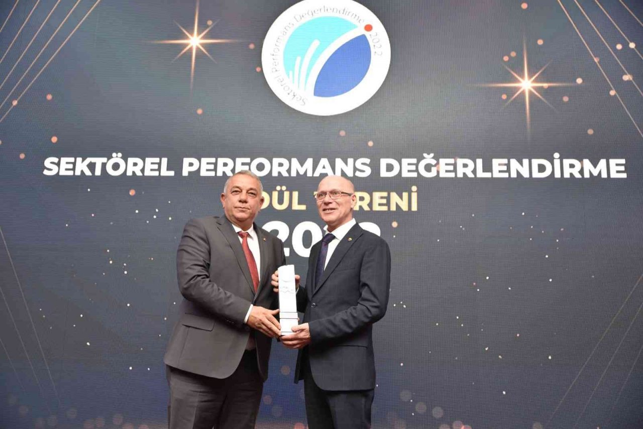 Ödülü DTSO Başkanı Bıyık verdi