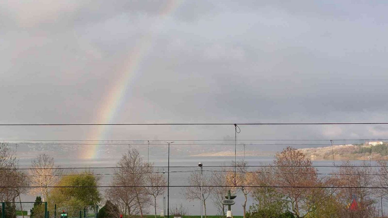 Küçükçekmece Gölünde gökkuşağı