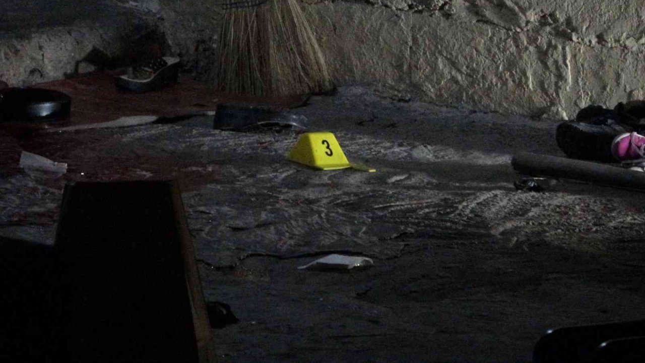 Evinin önünde silahlı saldırıya uğradı