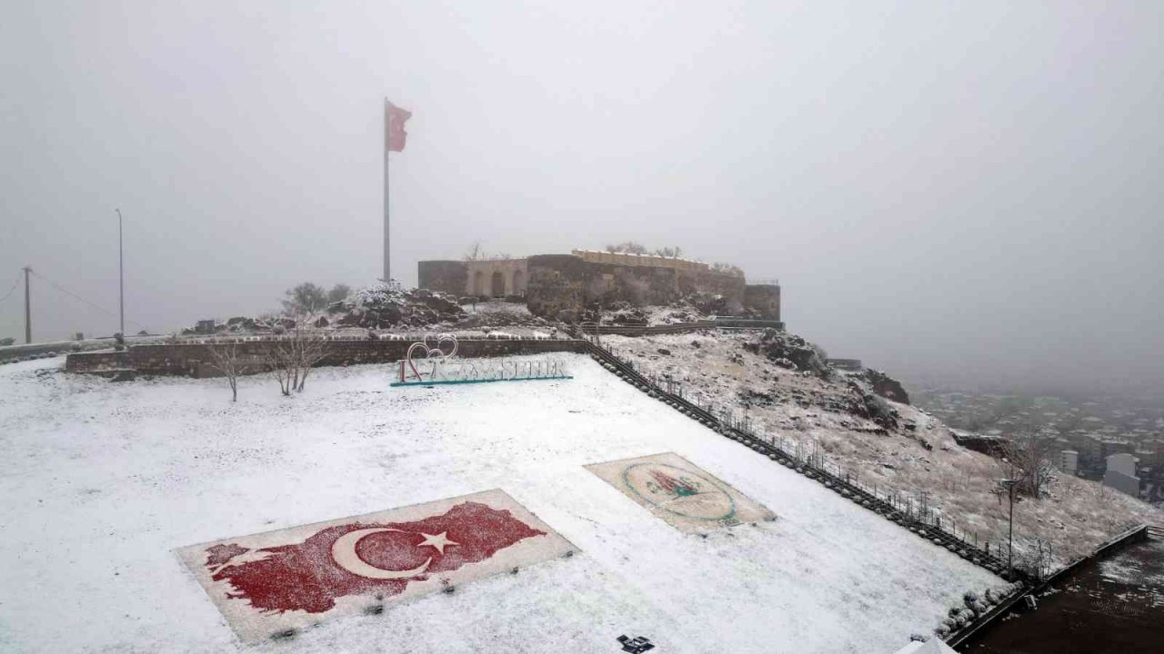 Kayaşehir beyaza büründü