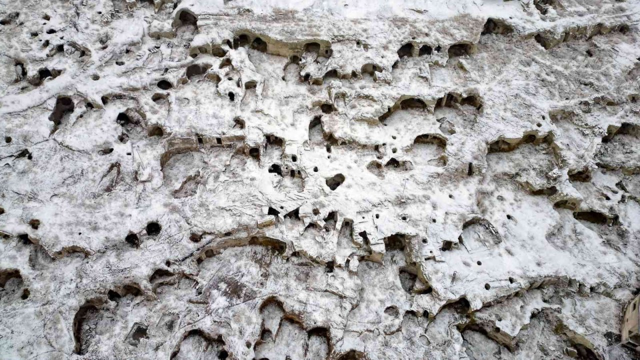 Kayaşehir beyaza büründü