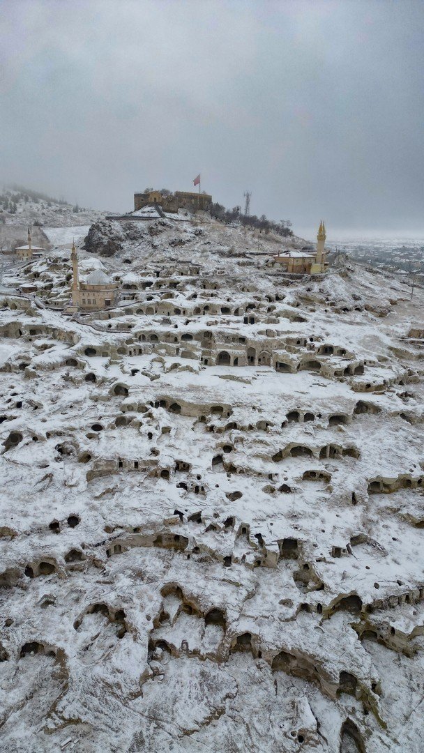 Kayaşehir beyaza büründü